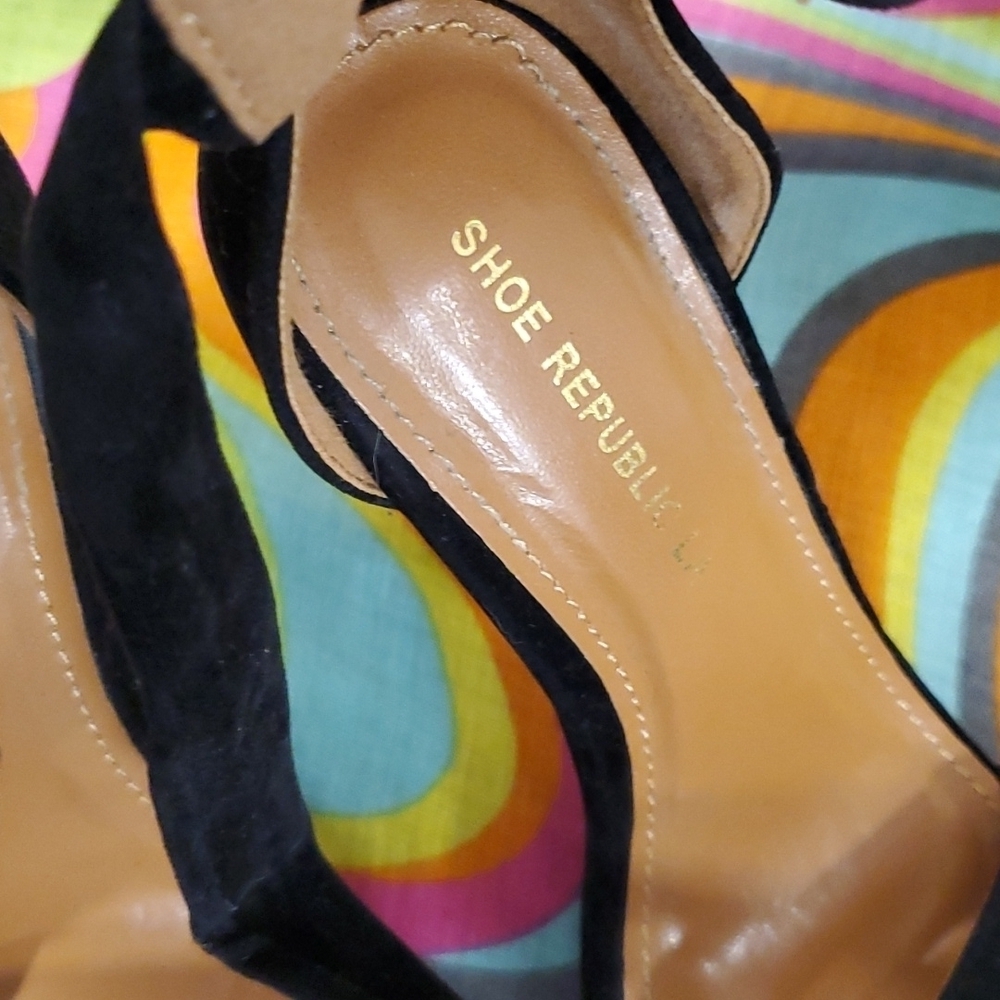 Shoe Republic LA Black 6" Stilletto Heels SZ 6.5 - Picture 2 of 5